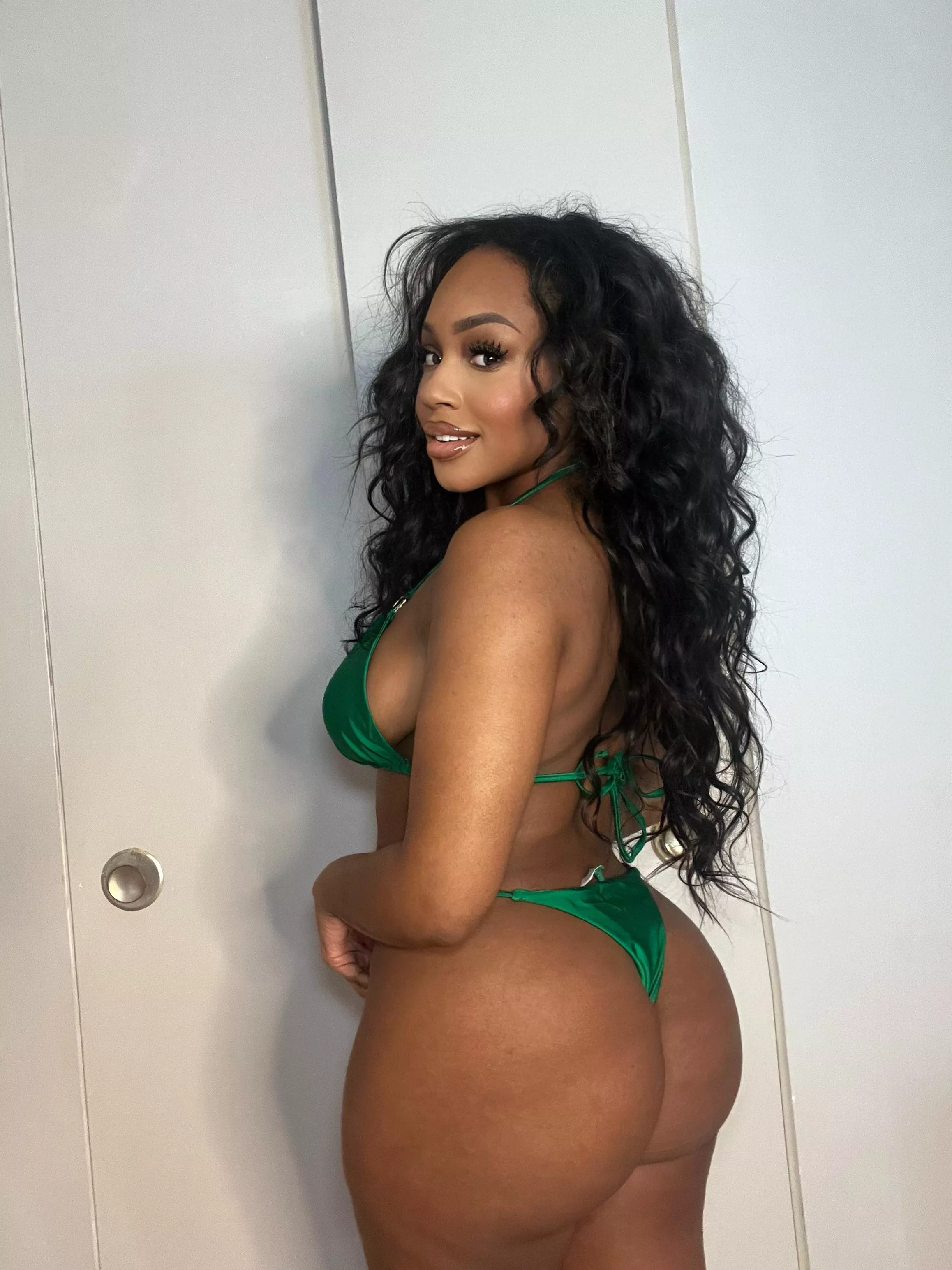 Rate my sweet ass .. posted by Bbygirlkas