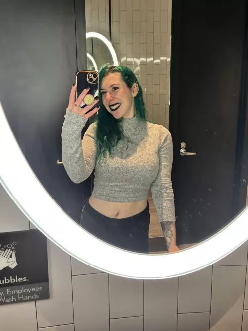 Smiles in the mirror by sirenskiss3