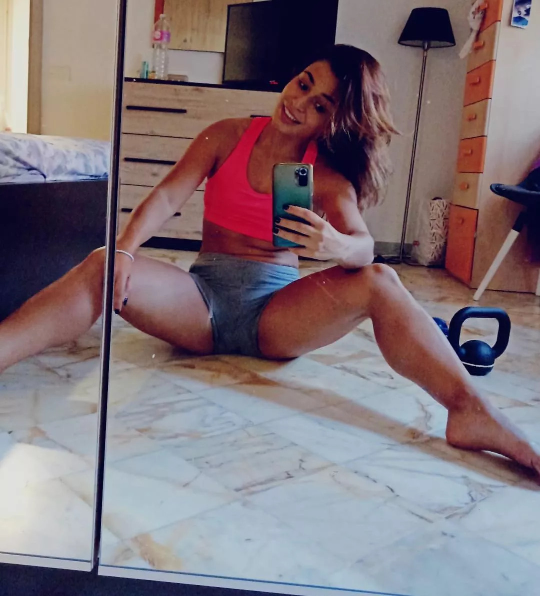 Stretching out [F] posted by JulyaKawaii