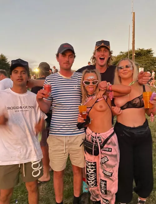 tits out for the boyzzz by keeksuncensoreddd