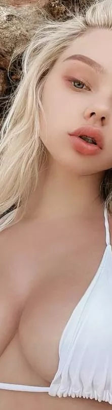 Wanna catch attention on the beach☀️ posted by Ksnnns