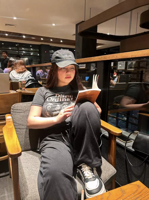 Will you suck my dick while I’m reading?  by Barbielatzzz