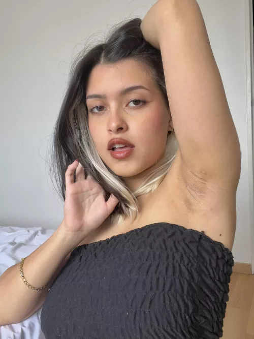 you can touch them while you kiss me by vikkphoria