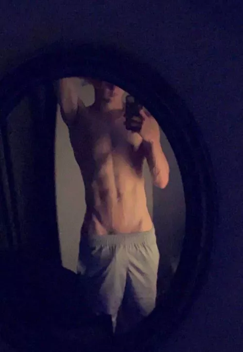 19 6’1 8 inches snap kyled4567, looking for bottoms by Spirited_Sock_7008