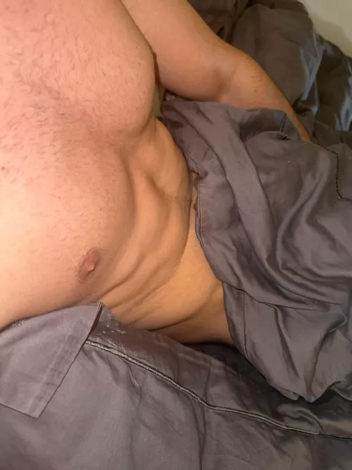 20, fit guys hmu w pic by Popular_College_5789