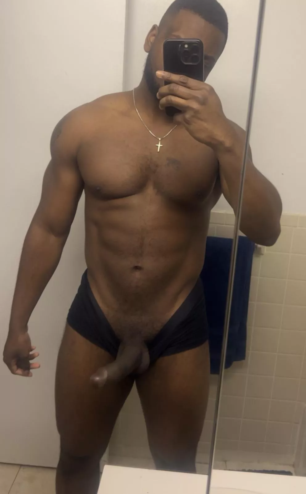 6, 3ft with a big ass dick who wants to ride it? posted by KingSinba10in