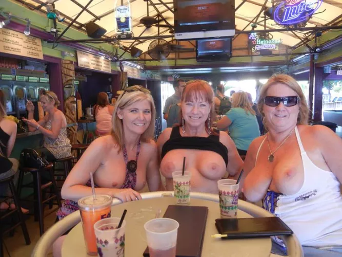 Bar flash  by GogoShanghai