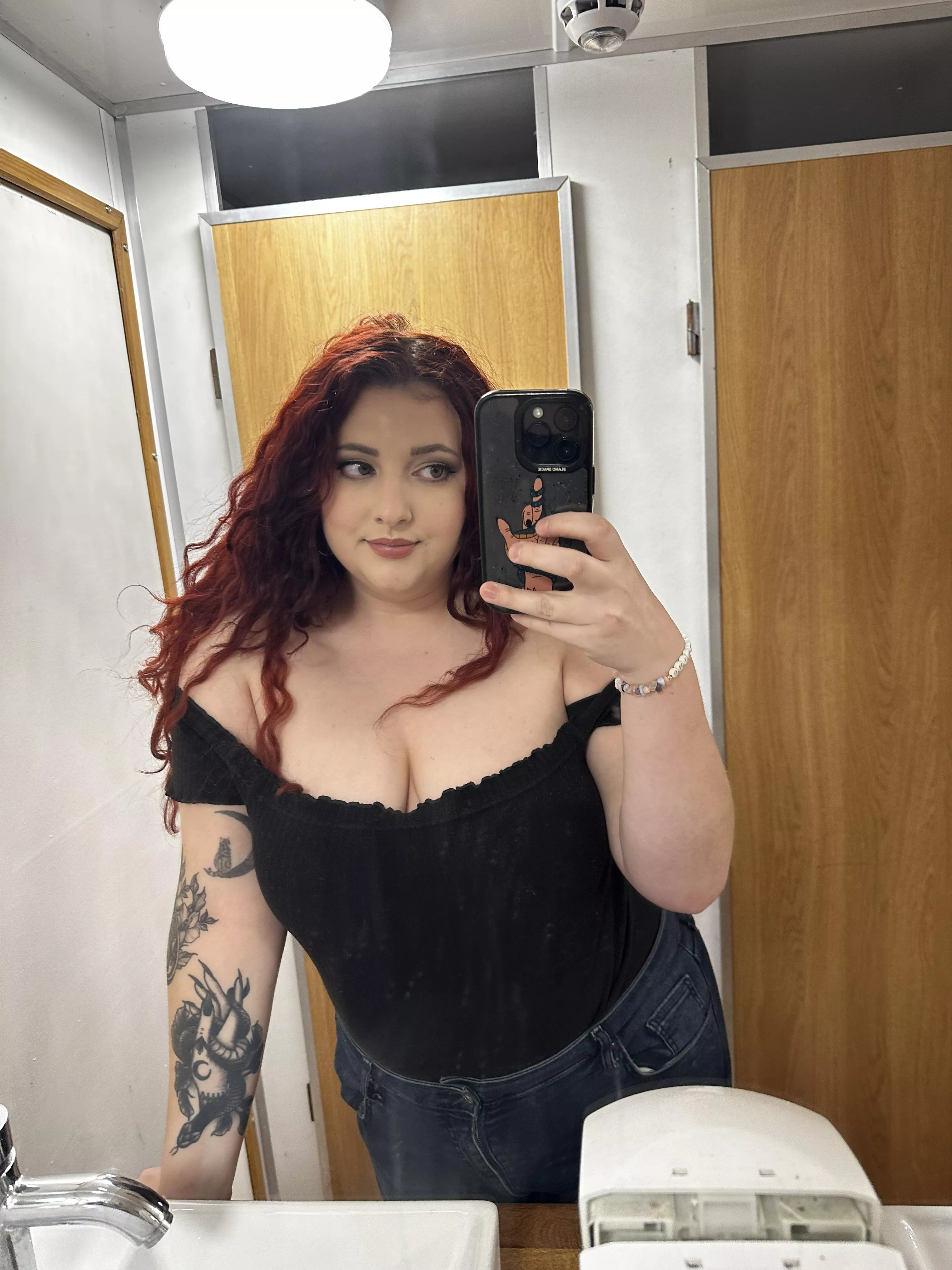 Chubby but feeling good about my body tonight! 🥰 posted by hnhrose
