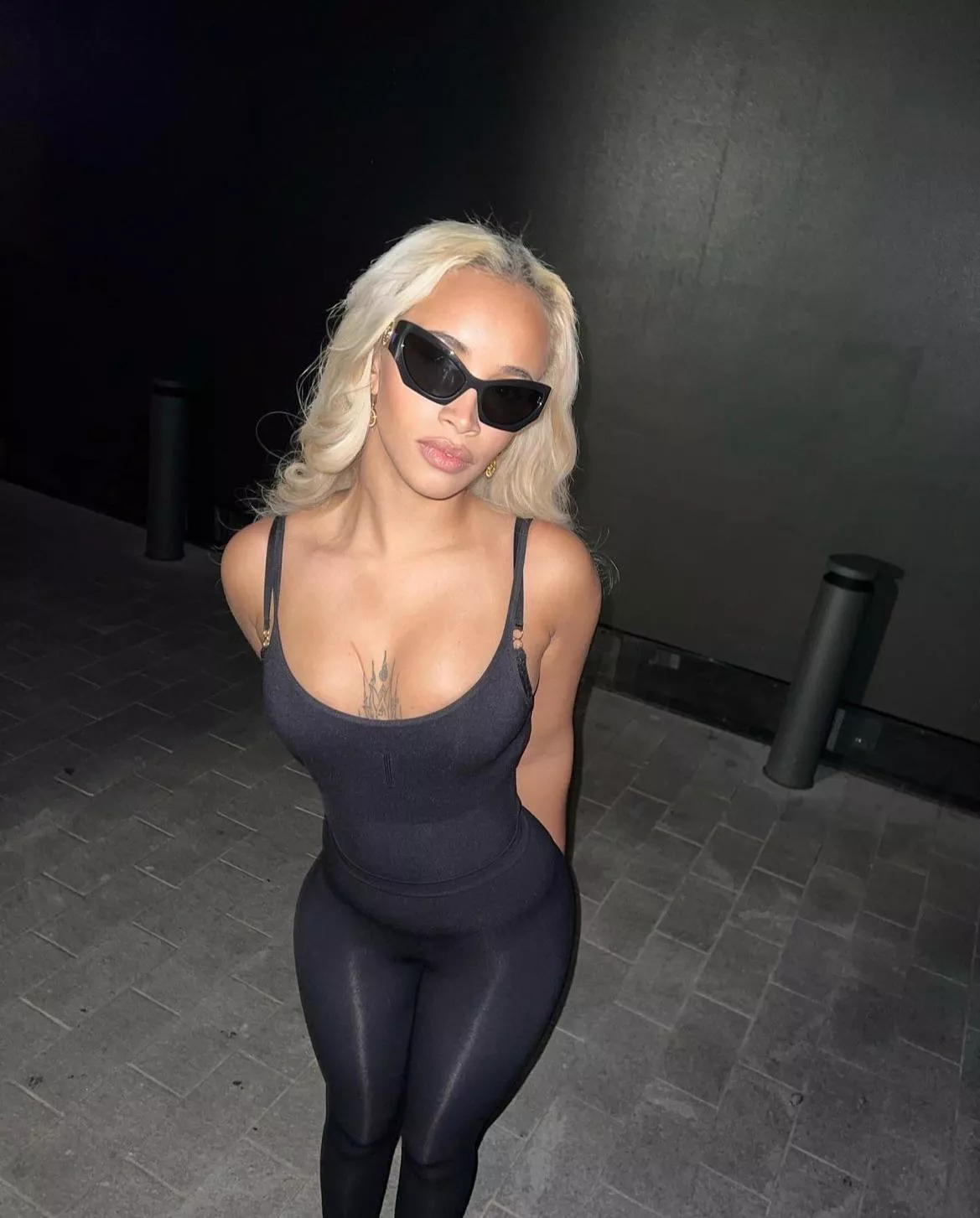 classy in black posted by blackangel_xxx