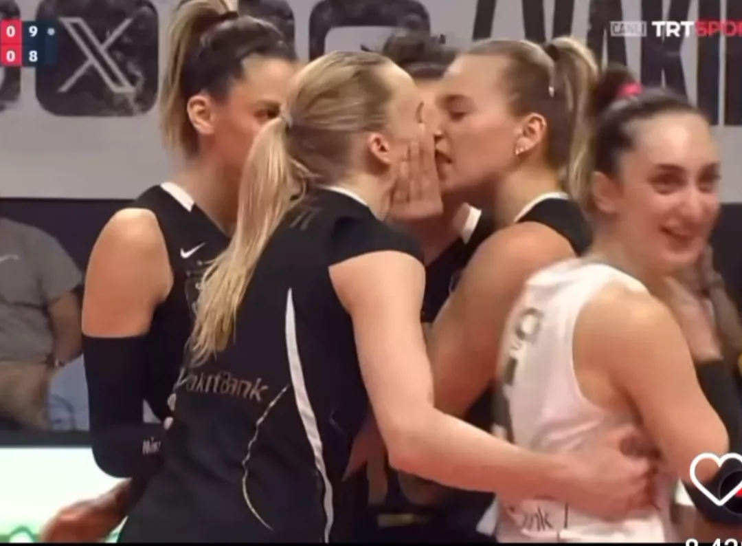 Close Celebration between Cansu and Ali Frantti, Vakıfbank Turkey  posted by Mean-Replacement2962