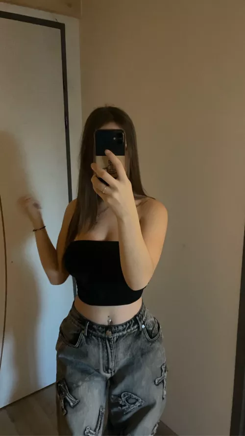 Crop top w piercing is slaying by sbleembros