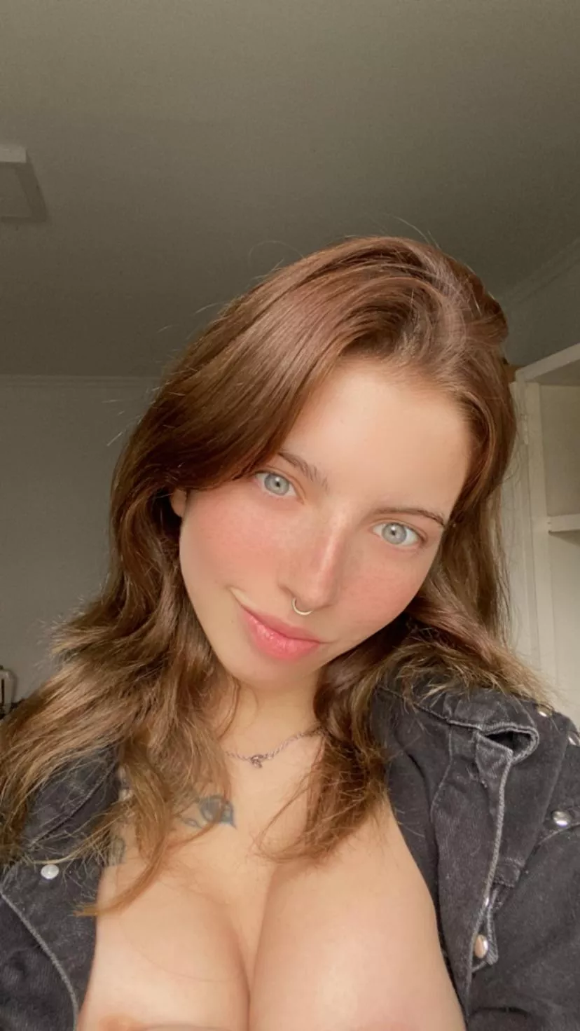 Do you like dominant or submissive girls? posted by emiliafrodita