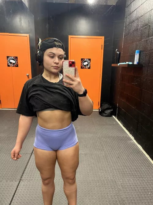 Do you like muscle mommies? by olivia_maeve