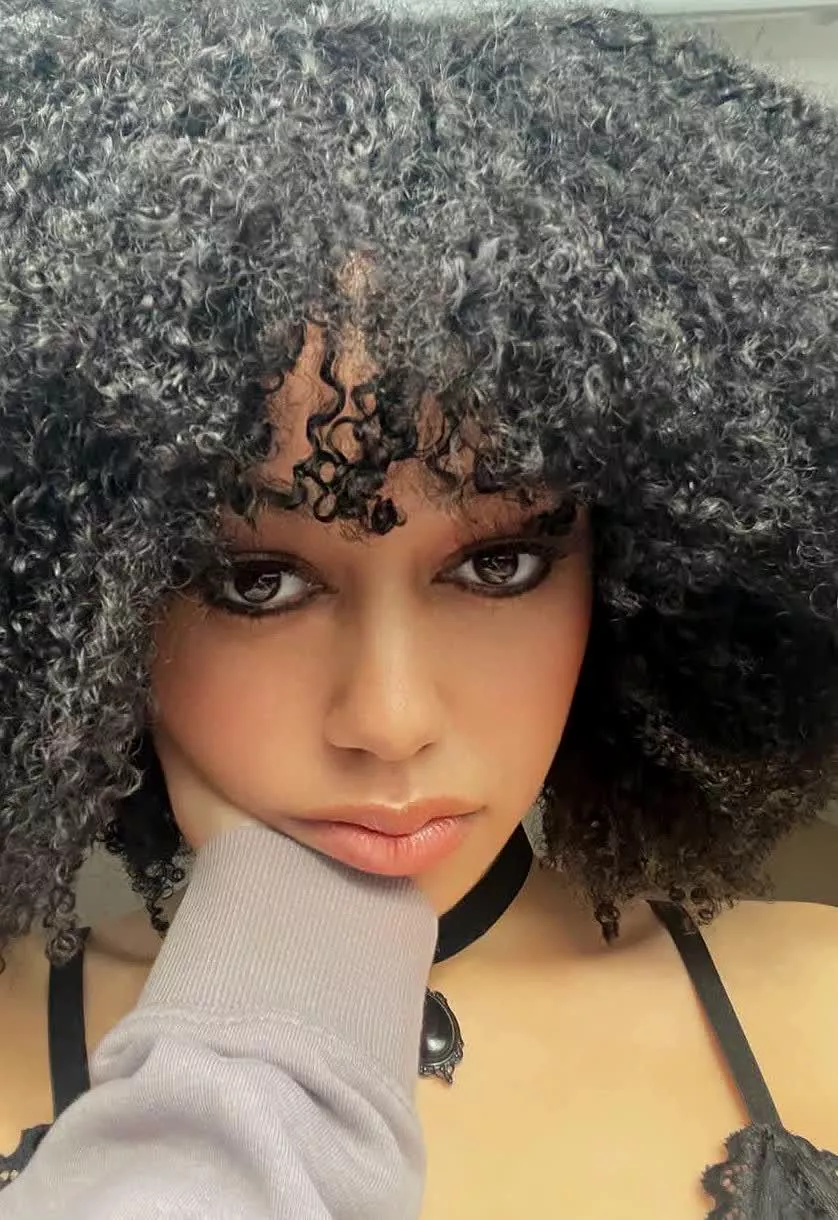 Do you like my black curls? posted by AmpleAnna