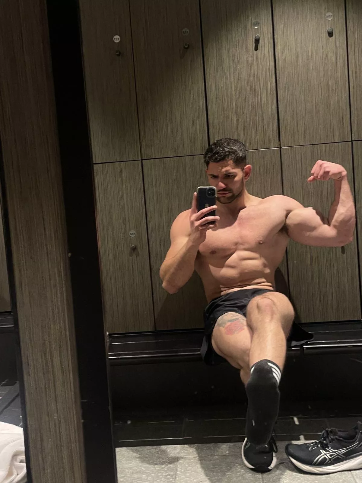 Do you think that your head will fit between my biceps and my pits ? posted by TheKingDavid_