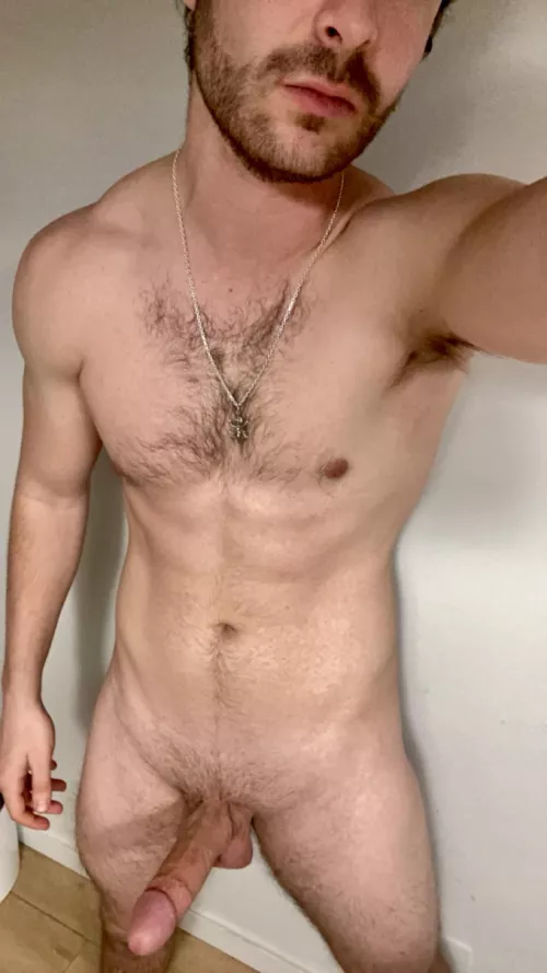 Friends, music, drinks… time for Reddit 👅 by ApolloAstuto