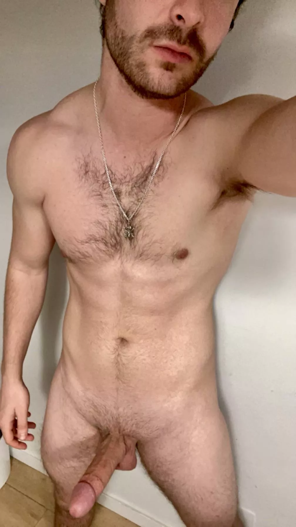 Friends, music, drinks… time for Reddit 👅 posted by ApolloAstuto