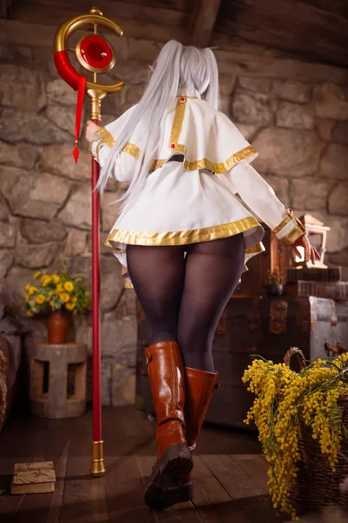 Frieren cosplay by Neyrodesu  by Neyrodesu
