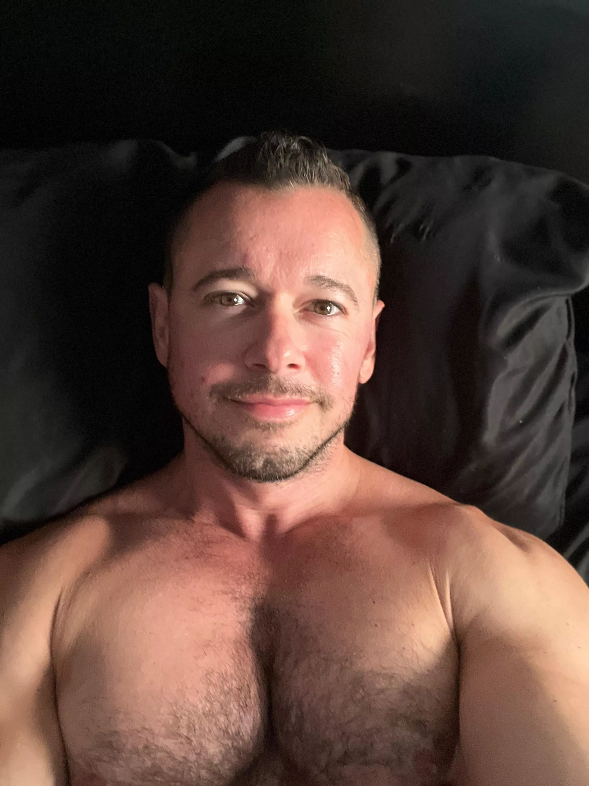 Goodnight everyone! Sleep well and sweet dreams 🤗🫶🏻 posted by danwelden