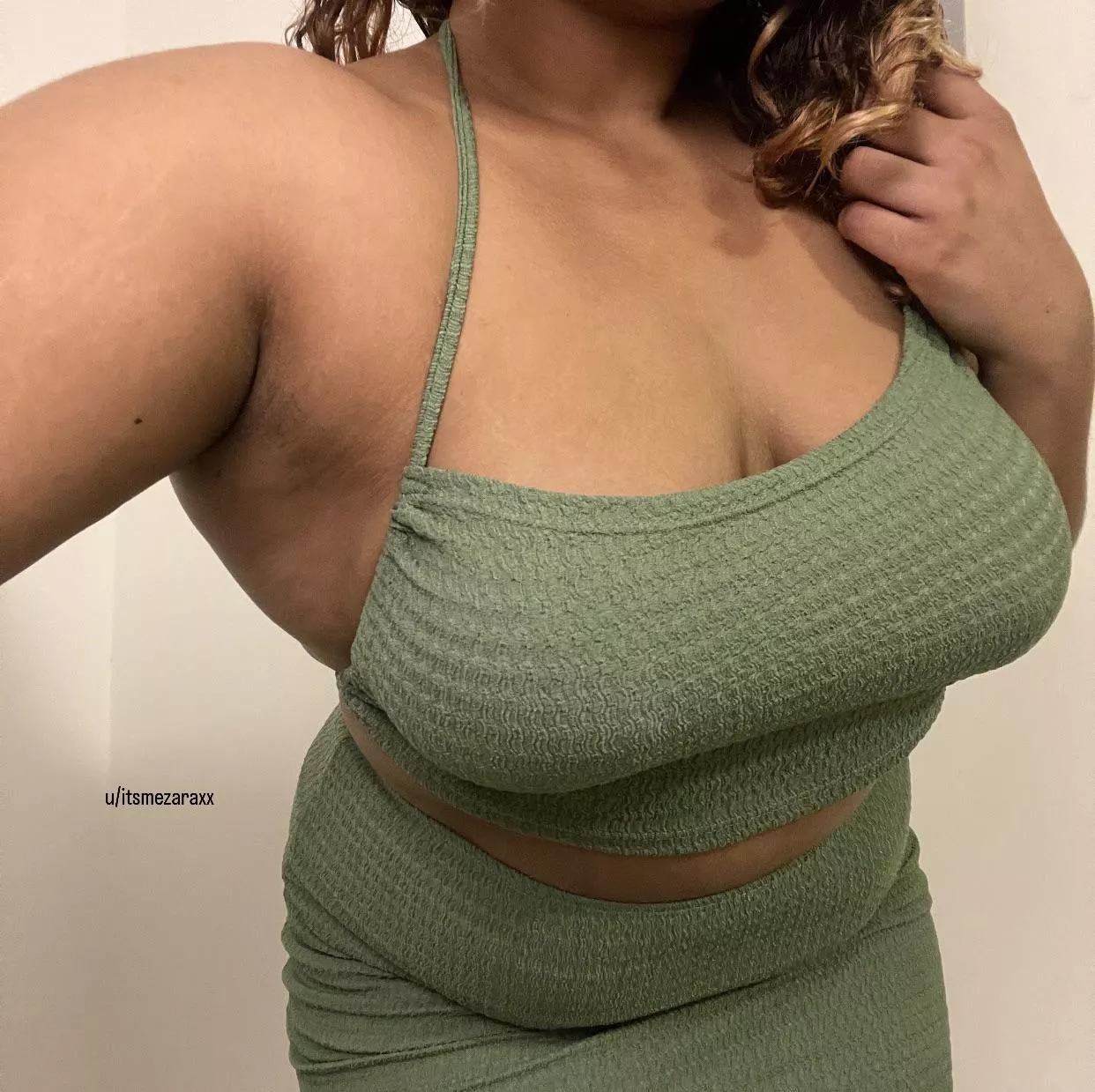 Green is my color :) posted by itsmezaraxx