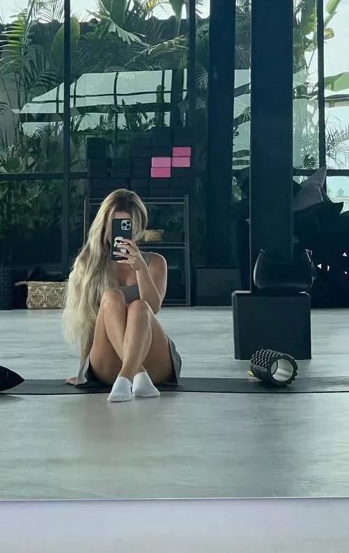 Hello to my little friends wife posted by Apprehensive_Use5225