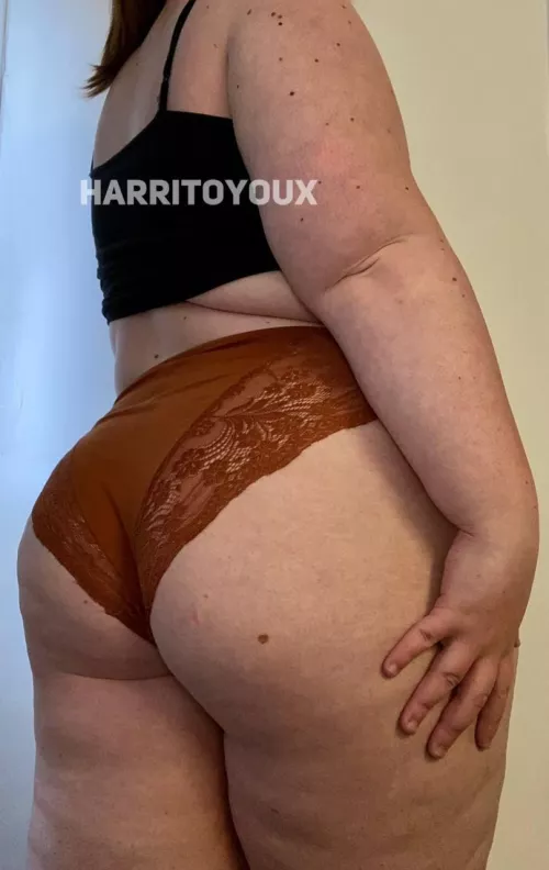 I love showing my mombod booty off by harritoyou_x