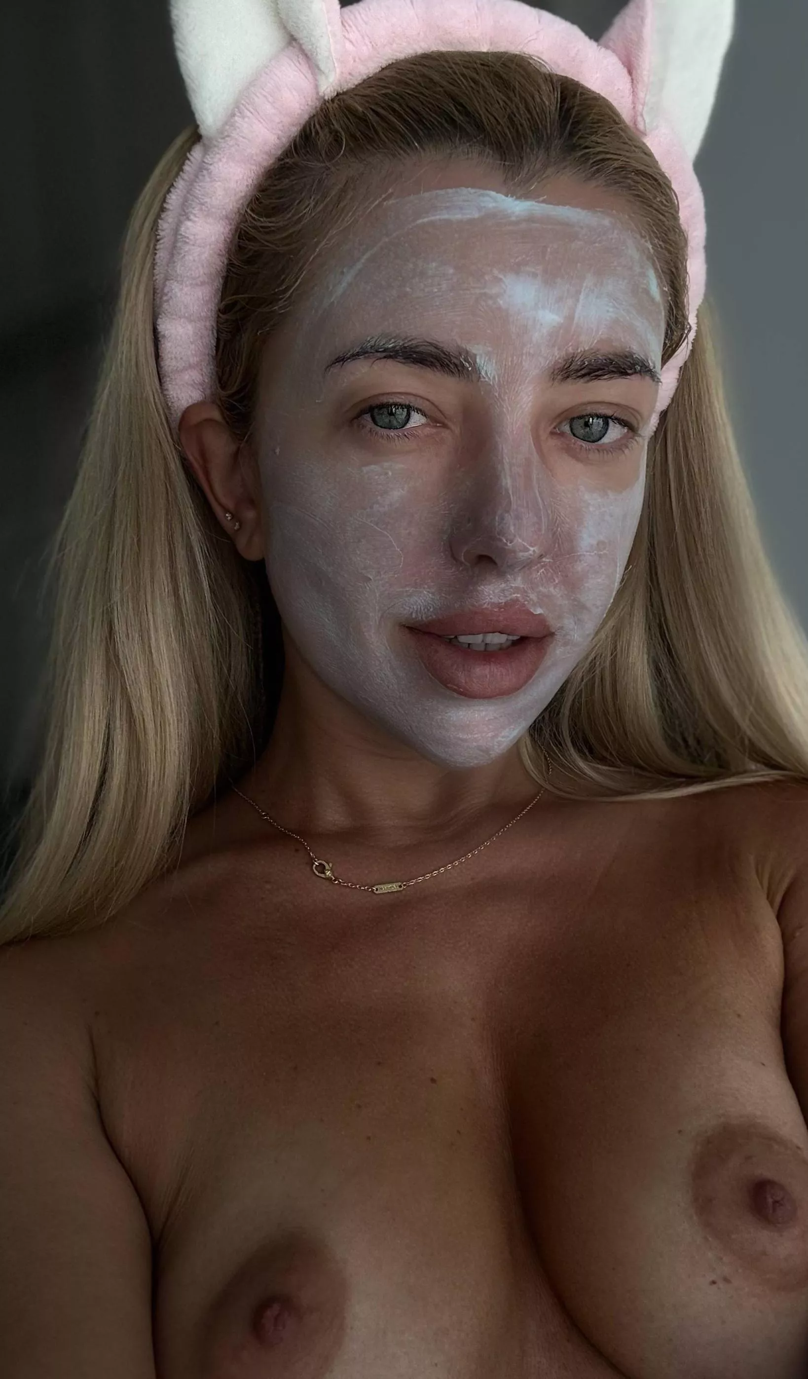 I m applying a cosmetic mask but I would like a biological one posted by RoyalSexyLioness
