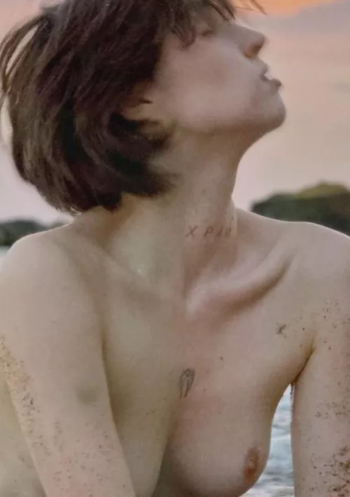 I really don’t know how you can not be a “tit guy” ;) by pplklp