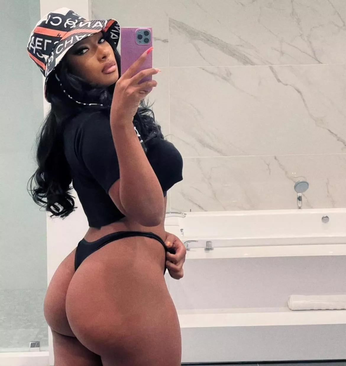 I’m a Meg the Stallion virgin and I wanna fix that but I need to do it with a Bi bud  posted by biigdickjay36