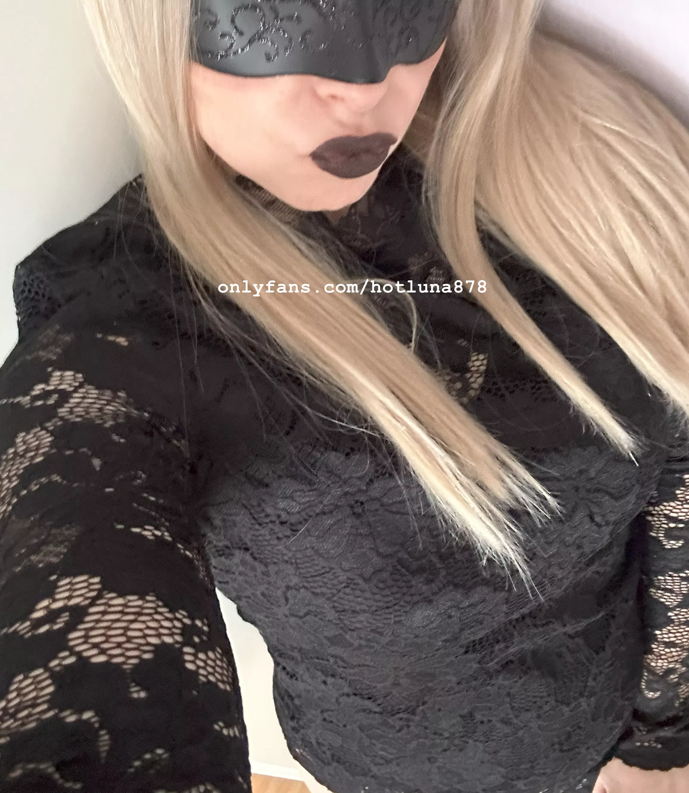 Lip Stick Goddess Hot Luna (@HotLuna878) [OnlyFans] posted by HotLuna878