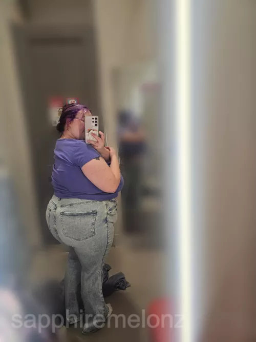 Loved the back of these jeans by sapphiremelonz