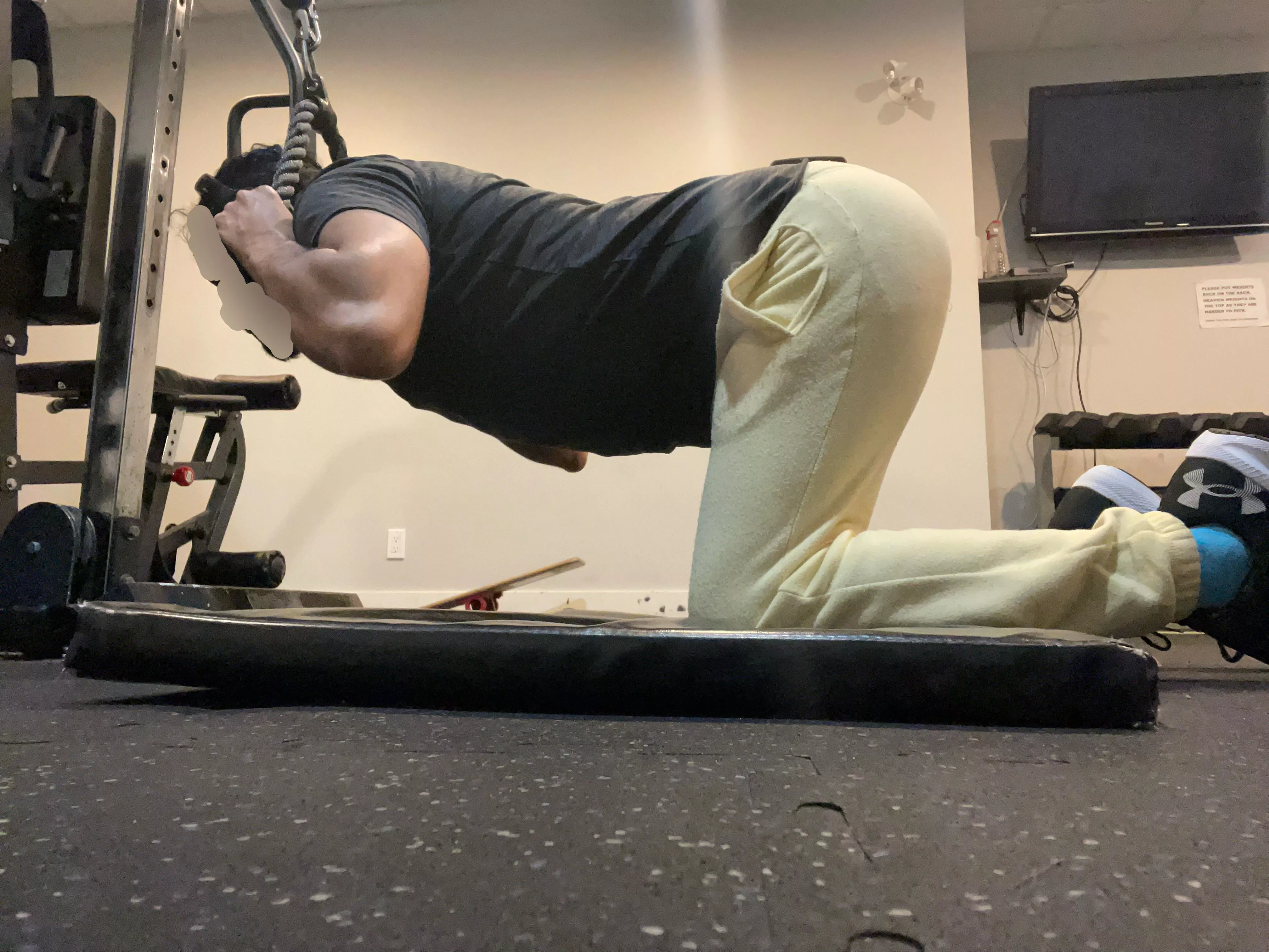 My plaza gym doesnt have squat machine, so this is what I do for now posted by handsmakeyou