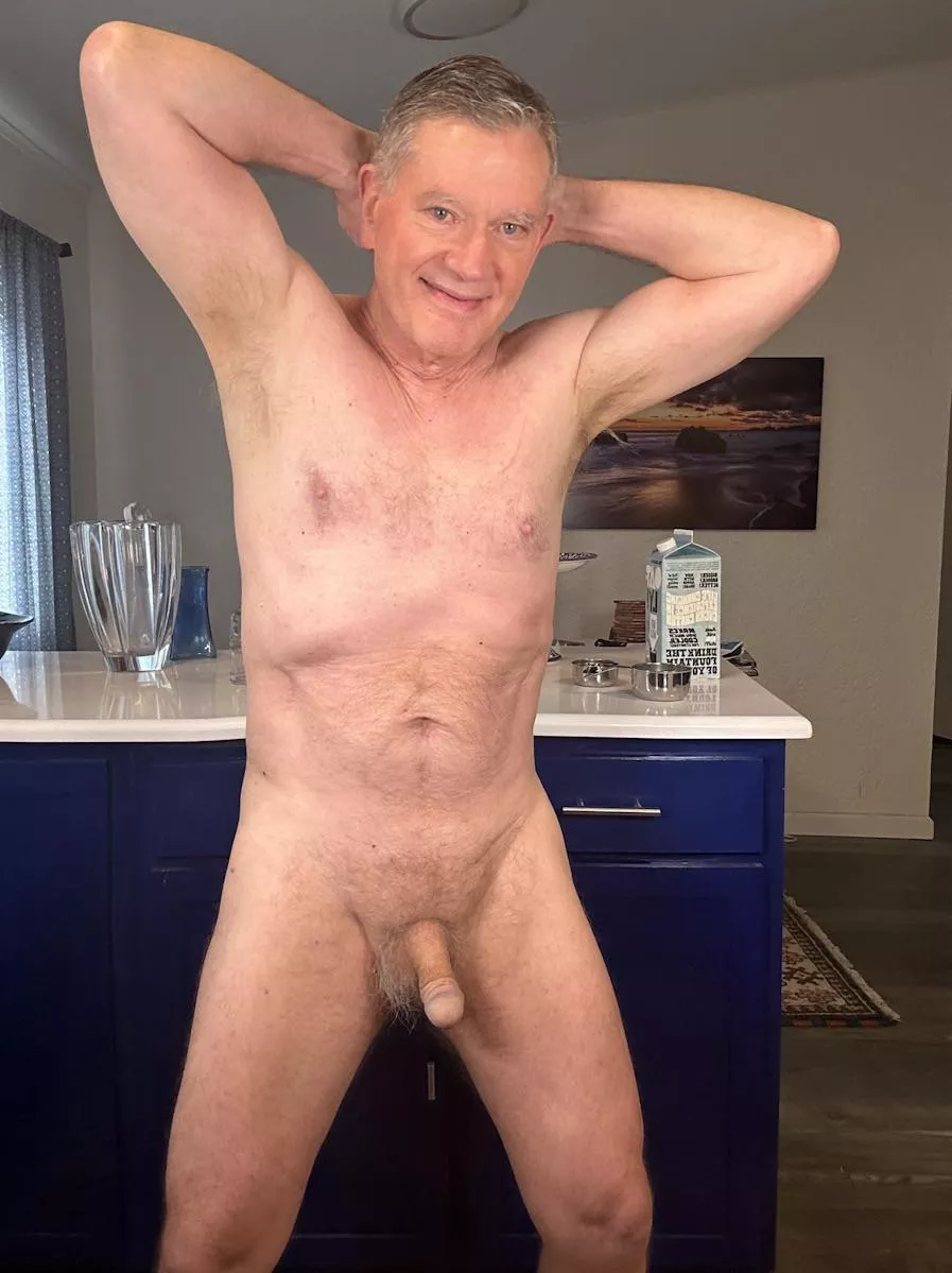 Still from naked cooking demo [68] posted by Himbos-n-Showoffs