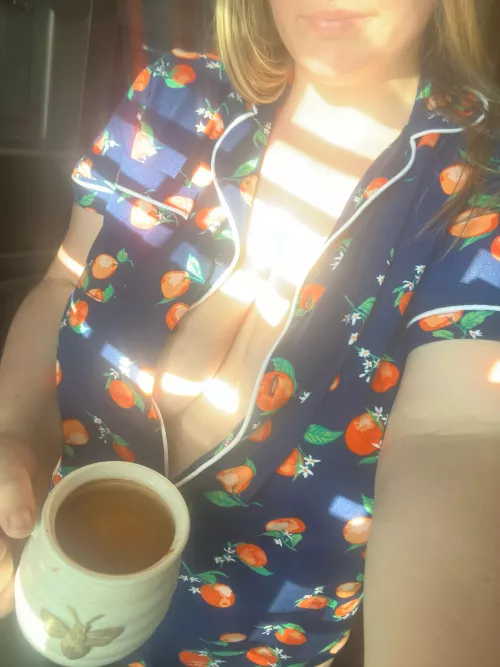 sunstripes, oranges, coffee… oh my! by peachesandbananaz