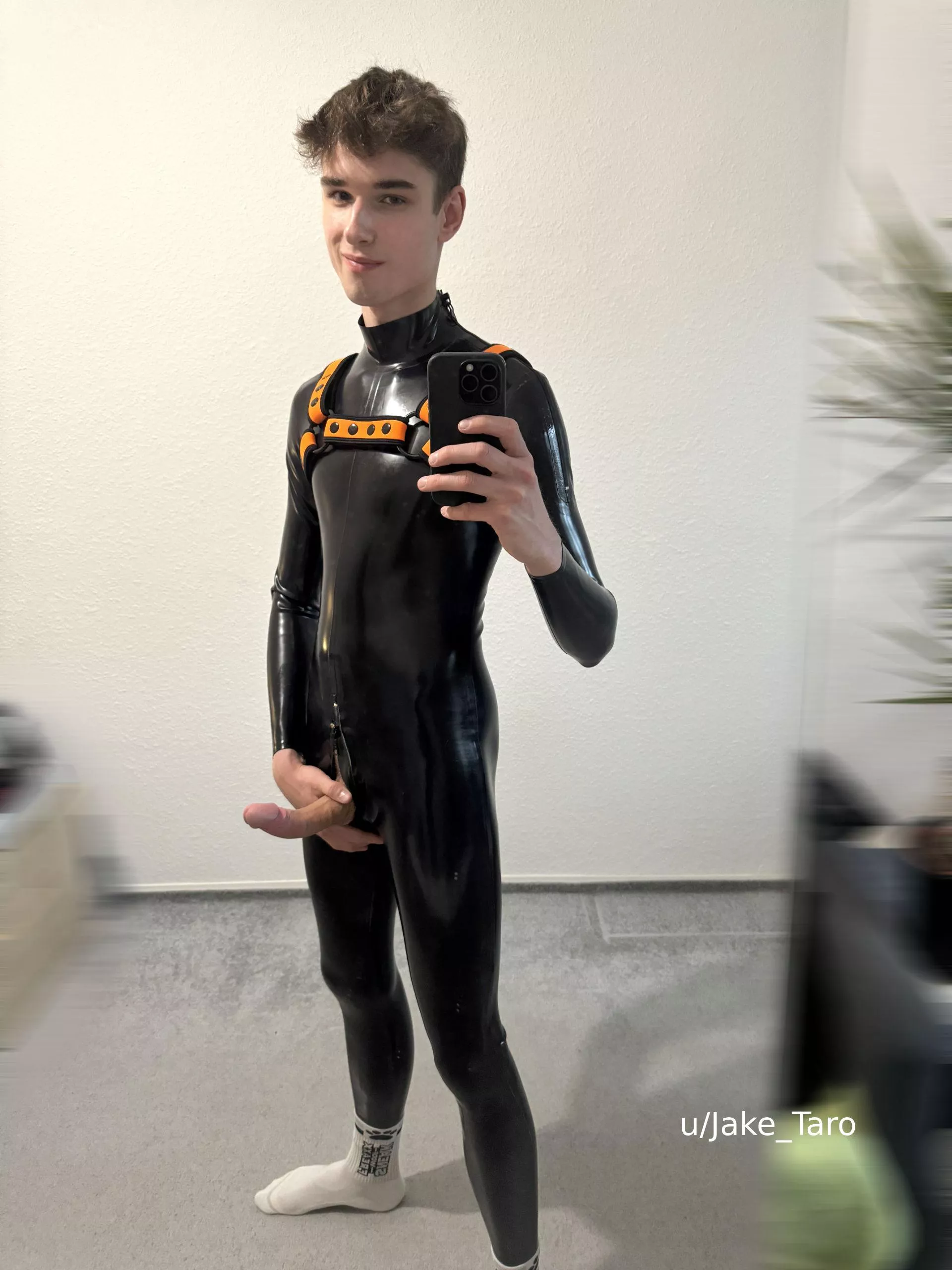 thats what happens with me in leather 🥵 posted by Jake_Taro