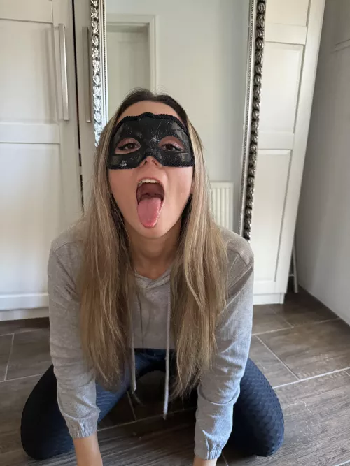 This slutty wife is always ready for some good action by MadleinesGeheimnis