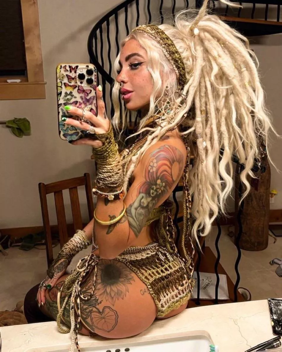 Who is she posted by Bcox2626