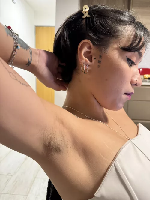 Would you like smell my sweat armpits? by Sexkinky