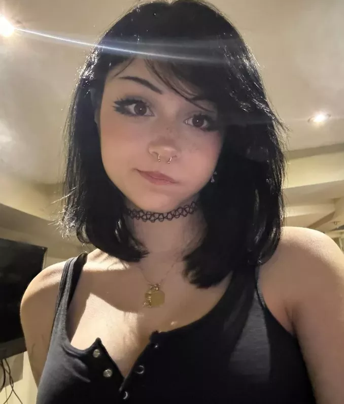 2006 goth slut... down to fuck? posted by Jazzlike_Permit4829