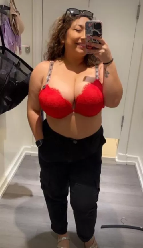 A Latina in red ❤️ by Siobaby0610