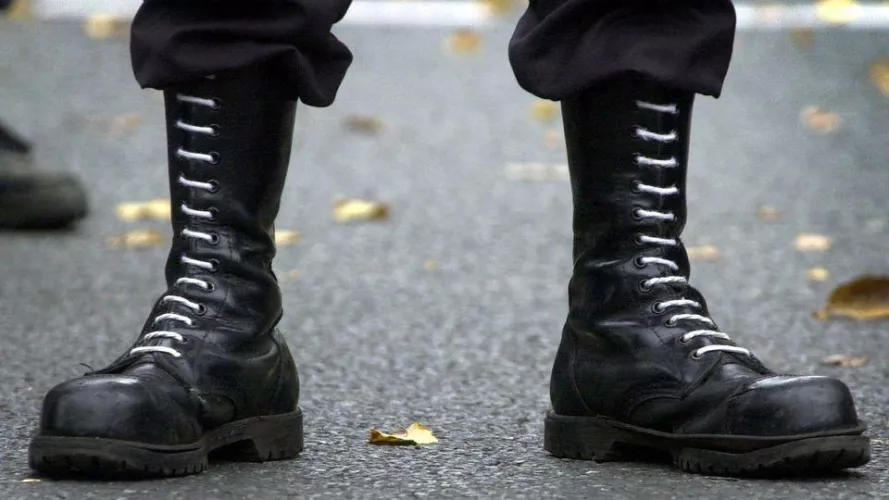 Can anyone identify these boots? by what_tf_is_oatmeal