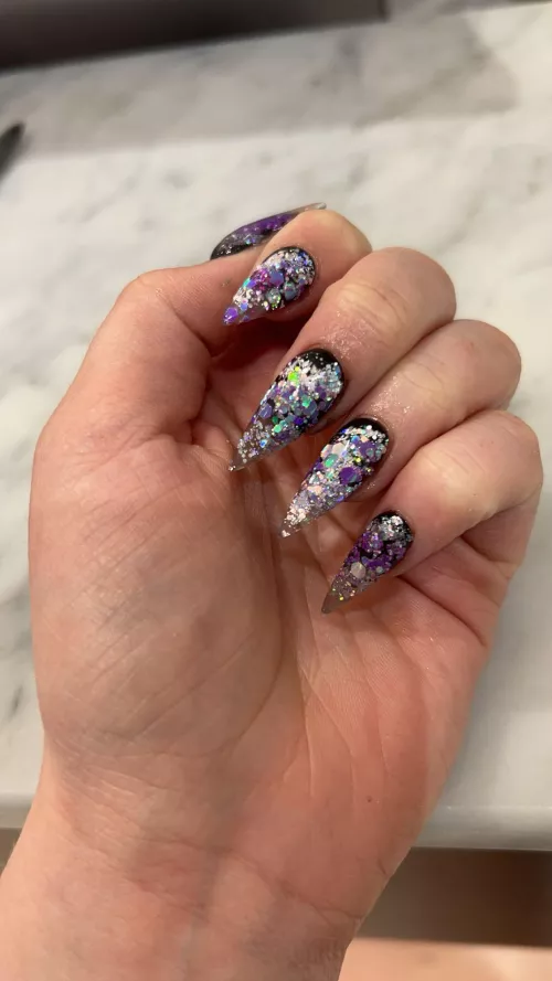 Claw update, the mini glitter daggers on my fingers really fill me with joy.  by Fae_Willow