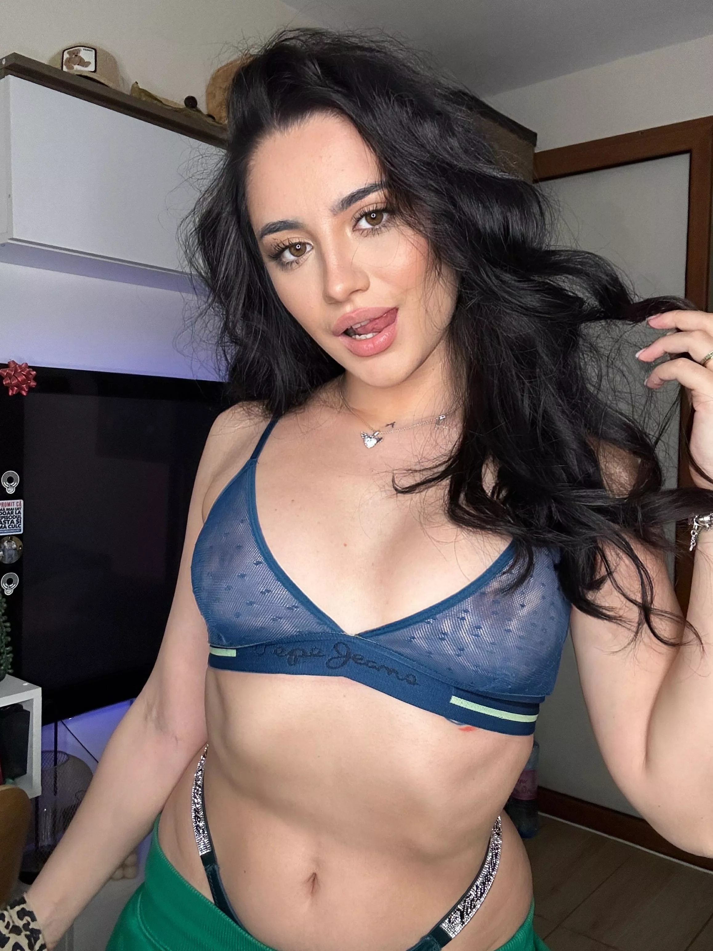 Confidence is my sexiest accessory.
 posted by nerdyavaaa