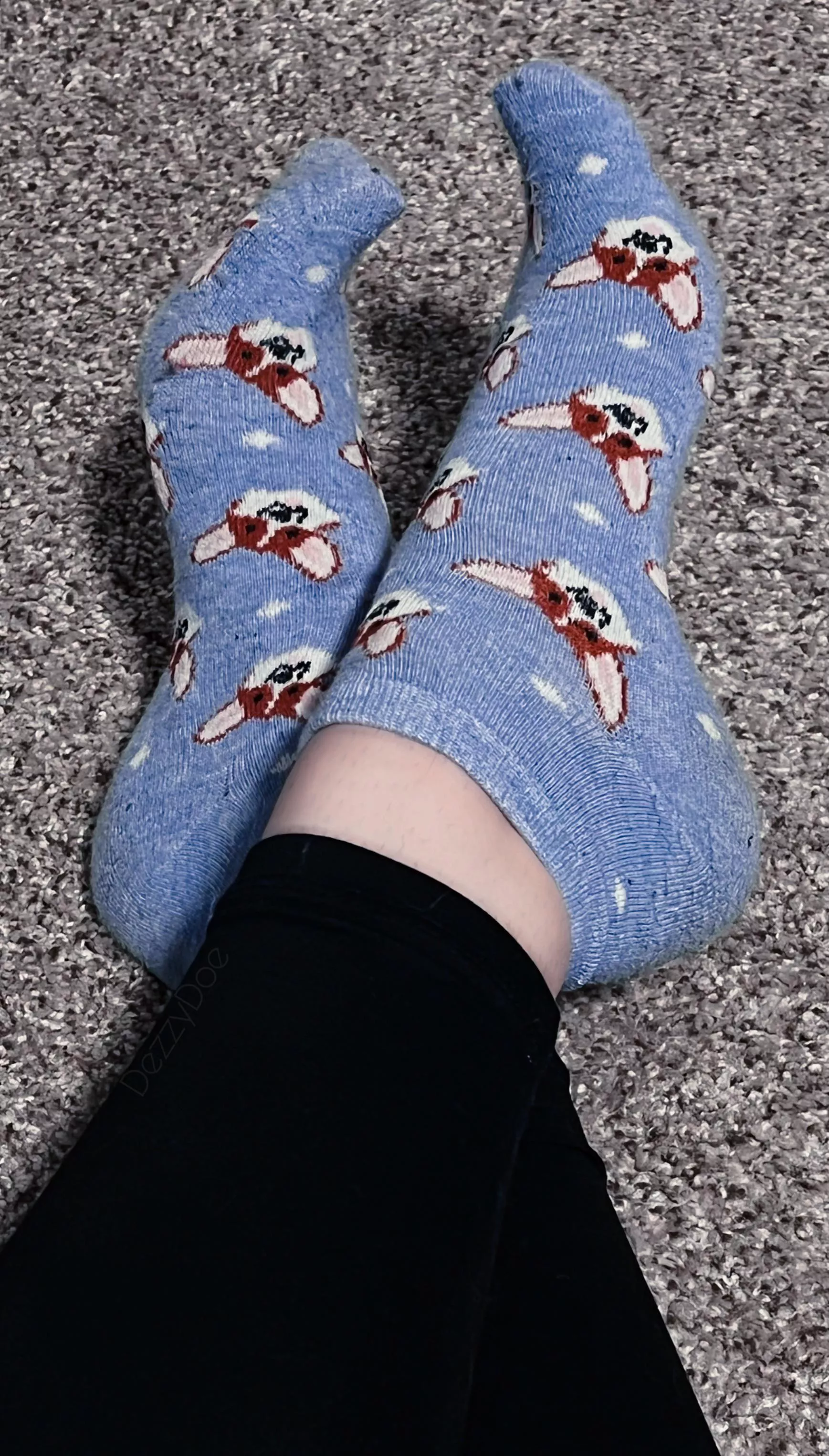 Cute socks ftw 🖤 posted by DezzyDoe