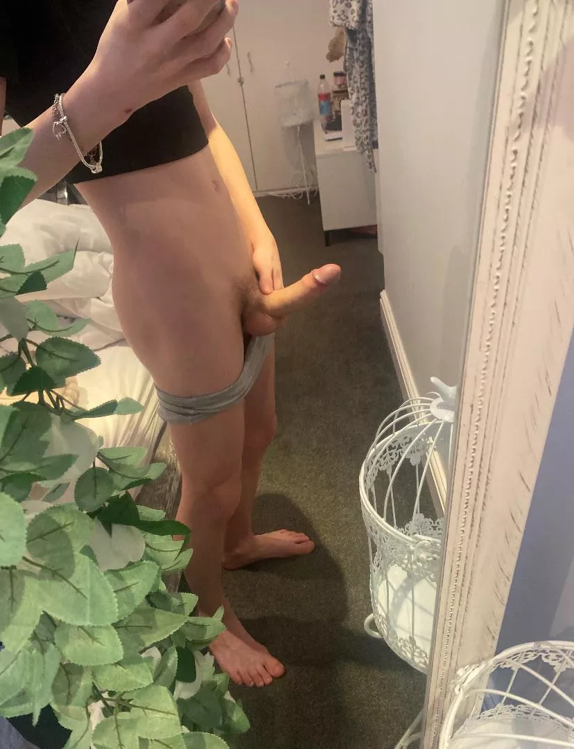 Dm is u wanna jerk off together posted by Dry-Dot-9227