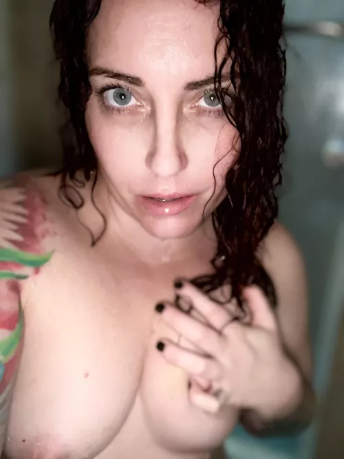 Eye contact  by _leftover__glitter