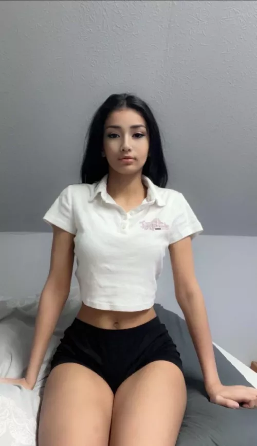 Featuring my fav top by Yumiwolff