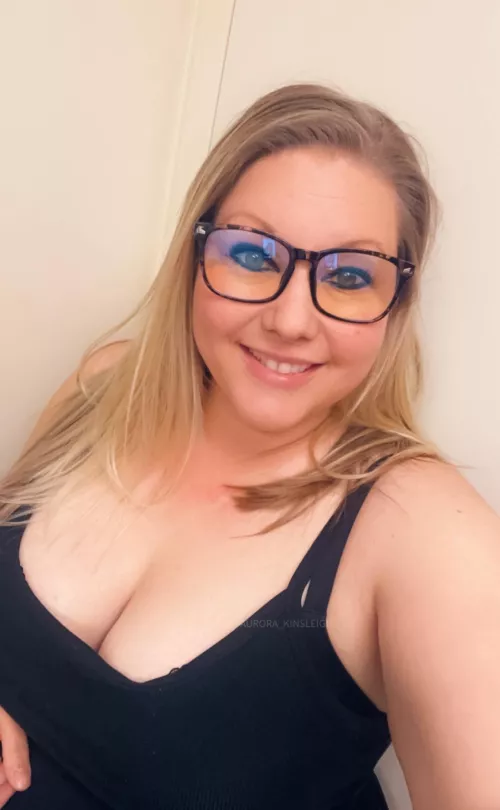 Feelin nerdy 🤓  by AuroraKinsleigh