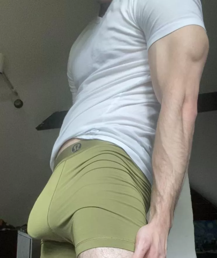 First post here, feelin’ comfy 😋 posted by flashbangerr