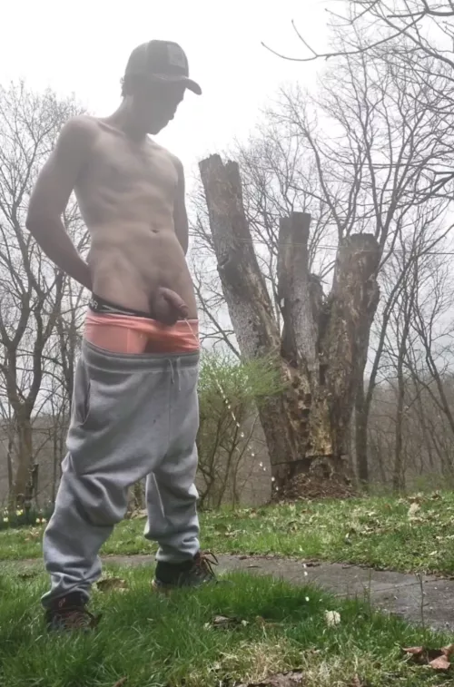 Hands free piss outside  by Alexbwc4